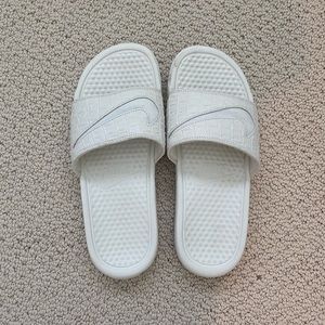 Nike women’s slides